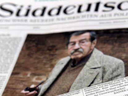 Imagen de la primera del diario alem&aacute;n &#039;Sudde&uuml;tsche Zeitung&#039;, en la que aparece el escritor G&uuml;nter Grass.