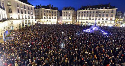 Milers de francesos es manifesten contra els atacs terroristes a 'Charlie Hebdo' al Palau Reial a Nantes.