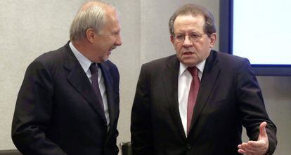Ewald Nowotny, consejero del BCE, con el vicepresidente, V&iacute;tor Const&acirc;ncio.