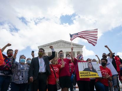 Celebración frente al Supremo de EE UU de la sentencia que impidió a Trump acabar con el programa DACA, el pasado 18 de junio.