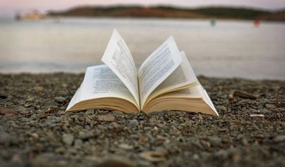 Leer ficción ayuda a mejorar las relaciones sociales.