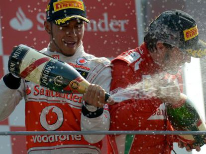 Hamilton y Alonso, en el podio de Monza.