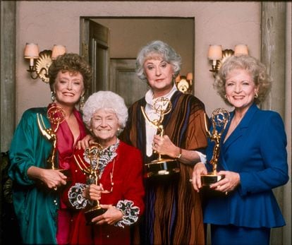 Rue McClanahan, Estelle Getty, Bea Arthur y  Betty White en 1992 con sus premios Emmy.