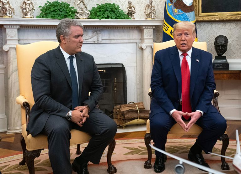 Washington (United States), 02/03/2020.- US President Donald Trump (R) speaks to the media during a joint presser following a bilateral meeting with his Colombian counterpart, President Ivan Duque Marquez (L), in the Oval Office at the White House in Washington, DC, USA, 02 March 2020. (Estados Unidos) EFE/EPA/KEVIN DIETSCH / POOL