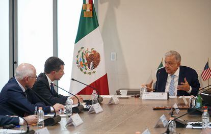 López Obrador en una reunión con Pete Buttigieg y Ken Salazar en Palacio Nacional (Ciudad de México), el 7 de junio.