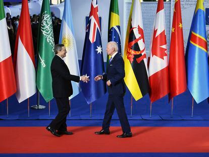 El presidente de EEUU, Joe Biden, y el presidente del Gobierno italiano, Mario Draghi, en la cumbre del G-20 en Roma este sábado.