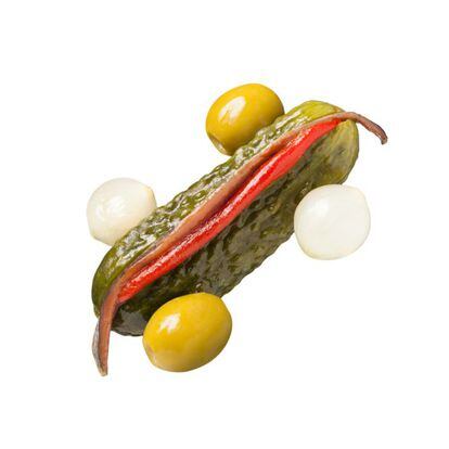 'Lagarto de Vallekas' con anchoa y pimiento rojo, con aceitunas y cebolletas.