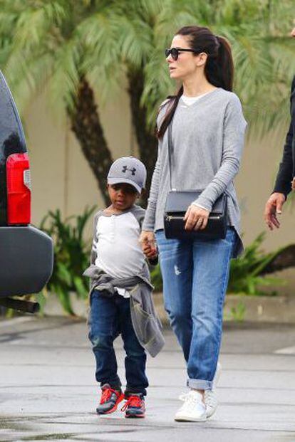 Sandra Bullock y su hijo Louis.