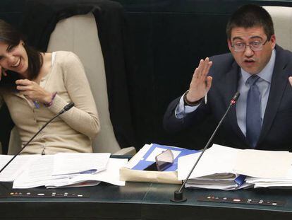 Los concejales Rita Maestre y Carlos Sánchez Mato, en el pasado pleno de mayo.