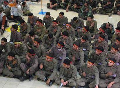 Milicianos basiyís iraníes celebran el día anual de esta fuerza en Teherán