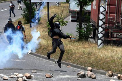 Enfrentamientos entre policías y estudiantes el miércoles en Tegucigalpa.