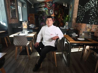 Jhosef Arias, chef peruano, en su restaurante Pisco Mar, en el Madrid de los Austrias.