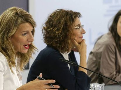 Yolanda Díaz, María Jesús Montero e Irene Montero, en una rueda de prensa tras el Consejo de Ministros.