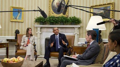 Obama habla a los medios durante la reunión con el gabinete de crisis contra el ébola.