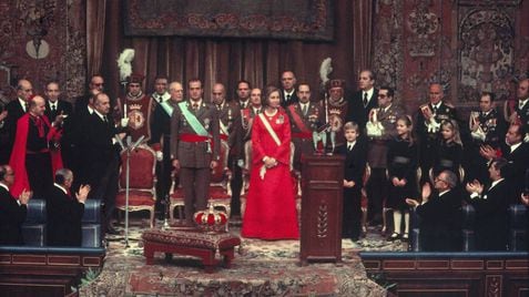 Coronación de los Reyes en el Congreso en el año 1975.