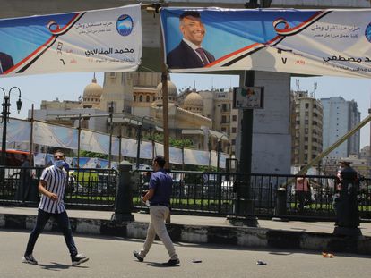 Pancartas electorales para el Senado, el pasado martes en El Cairo.