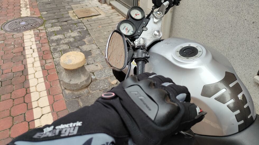 El modelo de guantes calefactables Kemimoto, aptos para usarse en motocicletas.