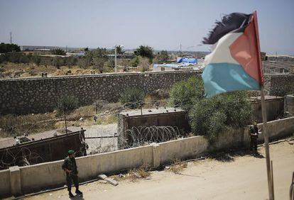 Miembros de las fuerzas de seguridad de Ham&aacute;s patrullan en la zona fronteriza entre Egipto y Gaza.