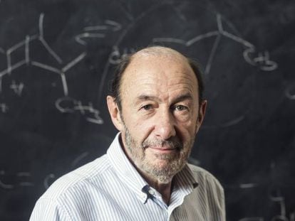 Alfredo Pérez Rubalcaba, en la Facultad de Químicas de la Universidad Complutense de Madrid, donde impartió clase, en 2016.