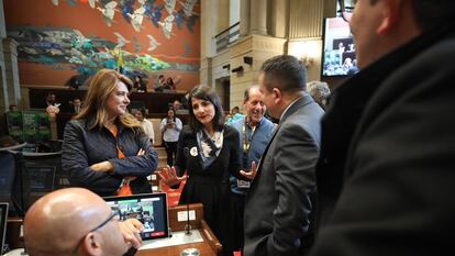 Irene Velez (c), Ministra de Minas, en las instalaciones del Senado de Colombia, el 30 de noviembre de 2022.