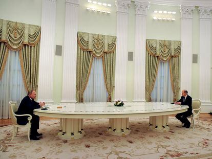 Putin y Scholz, durante su encuentro de este martes en el Kremlin.