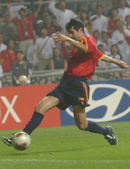 Juan Carlos Valerón en un partido con España ante Eslovenia en el Mundial de Corea y Japón, en 2002.