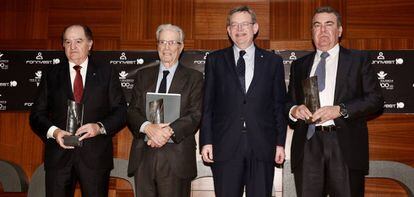 De izquierda a derecha, Jos&eacute; Mar&iacute;a Serra Farr&eacute;, Antonio Garrigues Walker, el presidente de la Generalitat, Ximo Puig, y Carlos Bertomeu.