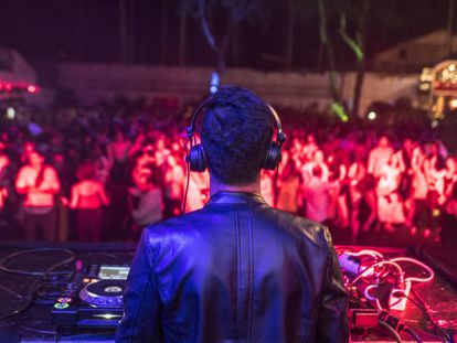 Un DJ en el Concert Music Festival que este verano celebra su segunda edición en Cádiz.