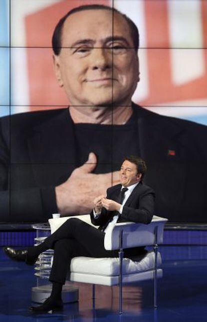 El líder del PD Matteo renzi participa en un programa de la RAI.