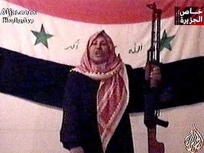 Una supuesta terrorista suicida anuncia su inmolación en la cadena de televisión qatarí Al Jazira en 2003.