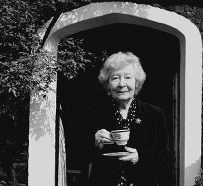 La escritora Nina Bawden, en una imagen tomada en el año 2003.