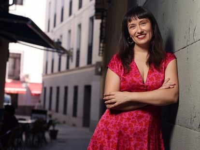 La escritora Bibiana Collado en una calle del centro de Madrid.  Jaime Villanueva