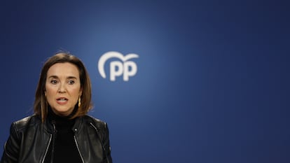 La secretaria general del Partido Popular y portavoz del GPP, Cuca Gamarra, durante una rueda de prensa, este martes.