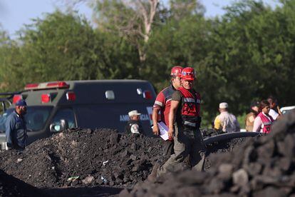 Rescatistas llegaban al lugar del accidente, en Agujita, municipio de Sabinas (Coahuila), el 3 de agosto de 2022.