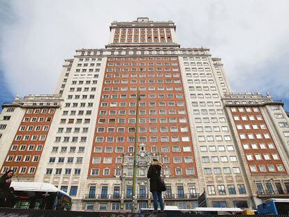 Fachada principal del Edificio Espa&ntilde;a, en el centro de Madrid.