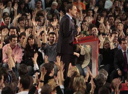 José Luis Rodríguez Zapatero en un mitin en la Universidad Carlos III de Madrid, en marzo del pasado año, cinco días antes de las elecciones legislativas.