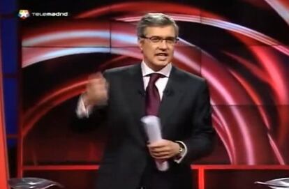 Ernesto Sáenz de Buruaga durante su etapa al frente de 'Madrid opina', programa emitido en Telemadrid.
