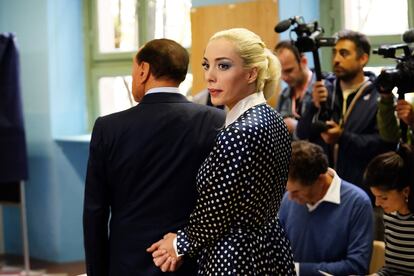 Marta Fascina llegaba a un colegio electoral en Milán, en septiembre de 2022.