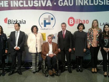 El lehendakari, Íñigo Urkullu minutos antes de comenzar la gala del deporte inclusivo, en Bilbao.