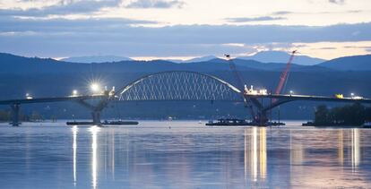 El puente sobre el lago Champlain, en el condado de Essex (Nueva York), una de las obras del grupo ACS en EE UU.