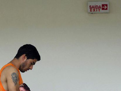 Suárez abandona Brasil. Foto: NEY DOUGLAS/EFE. Vídeo: ATLAS