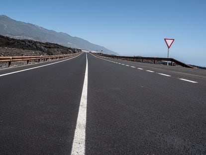 La nueva carretera a la costa en La Palma, construida por el Ministerio de Transportes, Movilidad y Agenda Urbana.