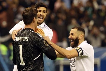 Courtois, Asensio y Benzema celebran el pase a la final del Real Madrid.