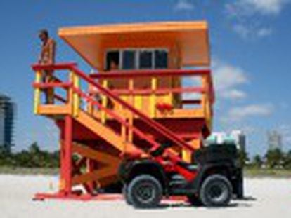 El arenal de la ciudad del sur de Florida cuenta con 35 torres de vigilancia