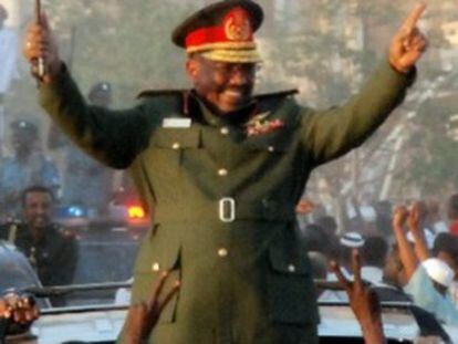 El presidente de Sudán, Omar al Bashir, aclamado por sus seguidores en Jartum.