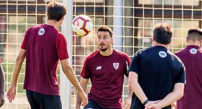 Aduriz, durante el entrenamiento de ayer.