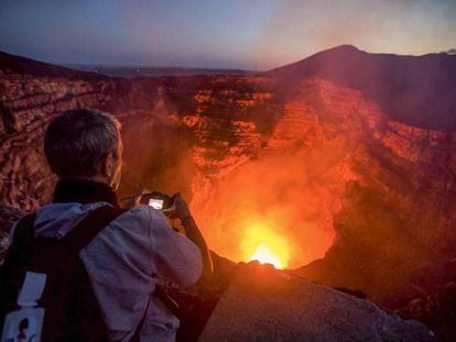 El cr&aacute;ter en ebullici&oacute;n del volc&aacute;n Masaya, en Nicaragua. 