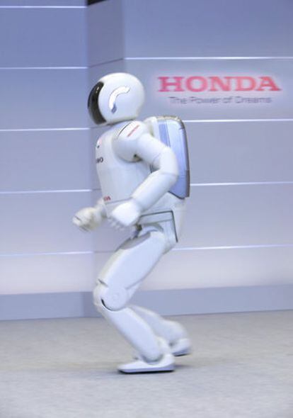 Honda presentó ayer en Tokio las nueva tecnologías que aplicará a su robot estrella, Asimo, que en su nueva versión podrá correr a 3 kilómetros por hora.