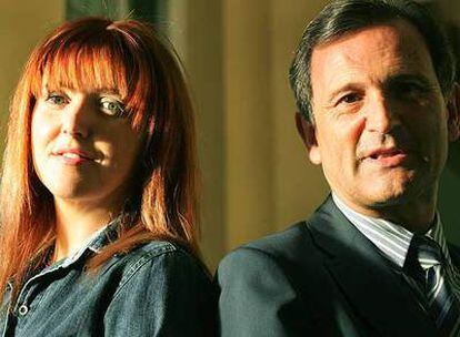 La escritora Irene Zoe Alameda y el presidente del CSIC, Carlos Martínez Alonso.