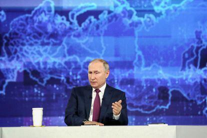 El presidente ruso, Vladímir Putin, durante un programa maratón de preguntas de la ciudadanía, el miércoles.
